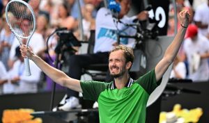 Medvedev se fait une petite frayeur mais passe au second tour de l’Open d’Australie