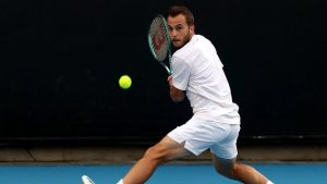 Open d’Australie 2025 : le Toulousain Hugo Gaston abandonne au deuxième tour de la compétition face au Tchèque Jiri Lehecka