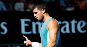 Open d&rsquo;Australie > Alcaraz, avant de retrouver Djokovic : « Si ce n&rsquo;était pas lui, ça pourrait être n&rsquo;importe quel joueur au sommet du classement. Et en finale, ce serait probablement différent. Mais jouer Novak en quarts ou en demi-finales, ça ne change rien »