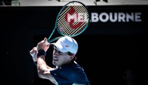 Open d&rsquo;Australie > Alex De Minaur, fiancé à Katie Boulter : « Si vous me voyez autant stressé en match, je suis juste en train de penser au budget du mariage en me disant : &lsquo;Je dois gagner plus d’argent, je dois gagner plus de matchs' »