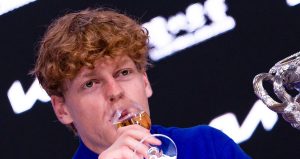 Open d&rsquo;Australie > Andy Roddick voit Sinner aller au bout : « Jannik a un tableau confortable, il existe bien Giovanni Mpetshi Perricard qui est une vraie énigme avec son service de fou, mais… »