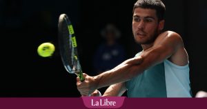Open d&rsquo;Australie : Carlos Alcaraz passe en quarts de finale et y attend Novak Djokovic