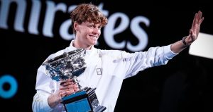 ATP, Open d&rsquo;Australie > Rick Macci sur Jannik Sinner et son affaire de dopage : « Il est devenu plus fort parce qu&rsquo;il sait qu&rsquo;il n&rsquo;a rien fait. C&rsquo;est la meilleure force mentale qu&rsquo;il m&rsquo;ait été donné de voir chez un joueur depuis de nombreuses années »
