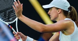 Open d&rsquo;Australie > L&rsquo;explication limite et vaseuse de Swiatek : « Honnêtement, je n&rsquo;ai pas vu le replay après ce point parce qu&rsquo;après le point, je n&rsquo;ai pas regardé les écrans parce que je voulais rester concentré et que je ne voulais pas que ce point reste dans ma tête plus longtemps »