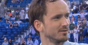 Open d&rsquo;Australie > Medvedev, après avoir été bousculé par le 418e mondial : « Pourquoi jouer 1h30 ? Je sais que je joue mieux quand je joue plus au tennis. J’ai besoin de 3h minimum »