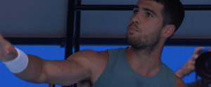 Open d&rsquo;Australie, Vidéos > Carlos Alcaraz, furieux contre l&rsquo;arbitre de chaise : « C&rsquo;est mon quatrième match ici et tu es le seul qui se comporte comme ça ! C&rsquo;est insensé »