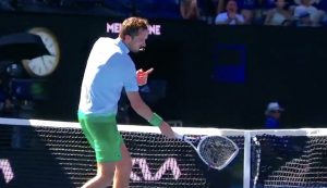 Open d&rsquo;Australie, Vidéos > Medvedev signe l&rsquo;un de ses meilleurs pétage de plomb de sa carrière…