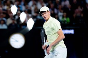 Sinner efface Shelton et défendra son titre contre Zverev en finale de l&rsquo;Open d&rsquo;Australie