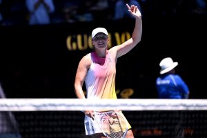 Swiatek écrase Raducanu et rejoint les huitièmes de l’Open d’Australie