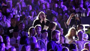 VIDEO. « L’Australie croit Olya et Brenda ! » Tension à Melbourne, une spectatrice interpelle Alexander Zverev sur ses affaires de violences conjugales