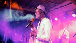 Yannick Noah : « Jours heureux ! » L’ex-star du tennis dévoile la toute première photo de son bébé, une petite fille née en octobre dernier