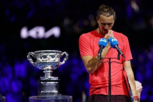 Zverev interrompu au moment de s&rsquo;exprimer après la finale de l&rsquo;Open d&rsquo;Australie