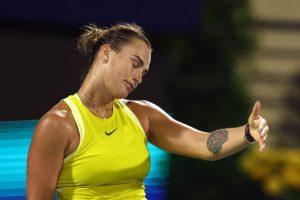 À Dubaï, la numéro 1 mondiale Aryna Sabalenka confirme sa mauvaise passe