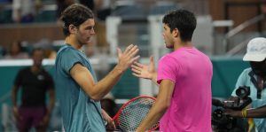 ATP > Taylor Fritz, à propos de sa tactique face à Alcaraz et Sinner : « Contre quelqu&rsquo;un comme Carlos, jouer le revers me convient mieux. Contre Jannik ? Je varie certainement un peu plus les schémas, en utilisant peut-être plus mon coup droit »
