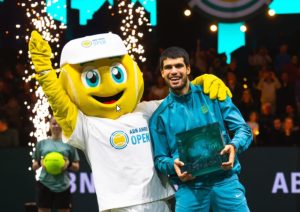 Carlos Alcaraz devient le premier espagnol à remporter le tournoi de Rotterdam