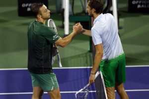 Daniil Medvedev battu par Tallon Griekspoor en quarts à Dubaï malgré quatre balles de match