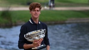 Dopage dans le tennis : Jannik Sinner, numéro 1 mondial, suspendu trois mois par l’Agence mondiale antidopage