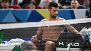 « Du favoritisme », « Injuste »: Novak Djokovic dégoupille et règle ses comptes après la suspension de Sinner