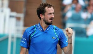 Medvedev rejoint tranquillement les quarts de finale à Marseille