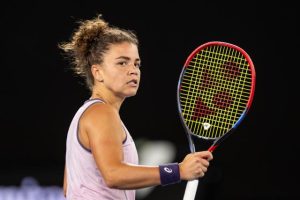 Quatre heures d&rsquo;attente avant de jouer sa balle de match, Jasmine Paolini domine Eva Lys à Dubaï