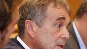 « Relation amoureuse » ou « emprise psychologique » : un haut dirigeant du tennis français jugé pour viols sur une joueuse de près de 50 ans sa cadette