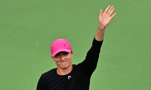 Swiatek lance son tournoi de Doha par une victoire contre Sakkari