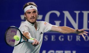 Tsitsipas vient à bout de Khachanov pour filer en quart de finale à Dubaï