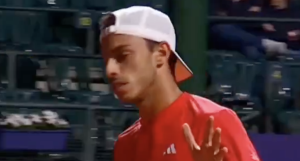 Vidéos, ATP – Buenos Aires > Francisco Cerundolo à son père, qui encourageait son frère, en plein match : « Tu peux te taire ? »