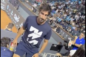Vidéos, ATP – Rio > Pablo Cuevas, dégoûté, quitte la box en plein match à la surprise générale, étrange méthode du nouveau coach de Cerundolo !