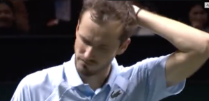 Vidéos, ATP – Rotterdam > La débâcle de Medvedev résumée en un point digne d&rsquo;un joueur de 4e série