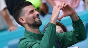 ATP – Miami > Novak Djokovic, qualifié pour les quarts de finale devant Serena Williams : « Elle m&rsquo;a dit quelque chose comme : &lsquo;Ouais, c&rsquo;était bien&rsquo;. Si Serena dit que c&rsquo;est bien, alors c&rsquo;est incroyable selon les normes de tout le monde »