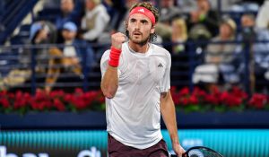 Alcaraz à l’origine du changement de raquette de Tsitsipas ?