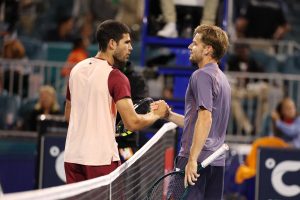 Alcaraz, renversé par Goffin, prend la porte dès le deuxième tour à Miami