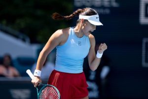 Emma Raducanu élimine Amanda Anisimova, diminuée, à Miami