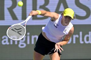 Iga Swiatek terrasse Karolina Muchova à Indian Wells