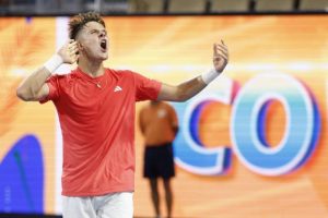 Jakub Mensik élimine Taylor Fritz et se qualifie pour la finale à Miami où il affrontera Novak Djokovic