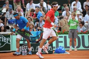 L&rsquo;une des raquettes de Roger Federer lors de la finale de Roland-Garros 2011 contre Rafael Nadal mise aux enchères