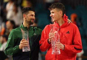 Novak Djokovic battu par un jeune de 19 ans en finale à Miami