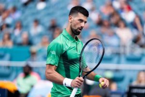 Novak Djokovic se qualifie pour les demi-finales à Miami après une victoire maîtrisée face à Sebastian Korda