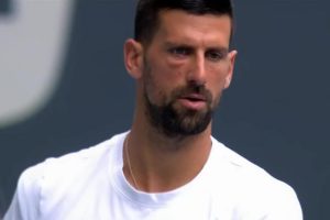 Novak Djokovic visiblement touché à l&rsquo;oeil avant sa finale contre Jakub Mensik au Masters 1000 de Miami