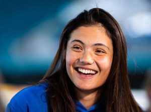 Raducanu brille de mille feux, Gauff et Collins quittent le tournoi