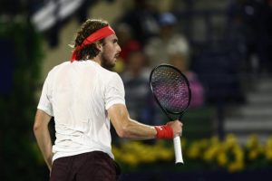 Stefanos Tsitsipas s&rsquo;impose à Dubaï en dominant Félix Auger-Aliassime en finale