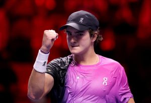 quels sont les plus jeunes joueurs à avoir remporté un match à Indian Wells et Miami lors d’une même saison ?
