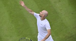 ATP > Adrian Mannarino : « Il y a une année, je joue contre Roger Federer en huitièmes de finale à Wimbledon. J&rsquo;arrive sur le court presque confiant en me disant que si je peux le battre, c&rsquo;est aujourd&rsquo;hui . J&rsquo;ai pris 6-0 en 12 minutes »
