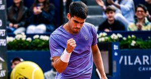 ATP – Barcelone > Qualifié en quarts de finale sans forcer, Carlos Alcaraz prévient la concurrence : « Même si le résultat montre que le match était confortable, il y a beaucoup de choses que je peux améliorer pour le prochain match »