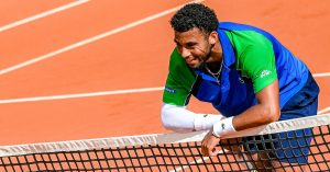 « Quelque chose n’a pas plu à Tsitsipas mais je ne sais pas comment Arthur Fils fait pour se retrouver régulièrement impliqué dans des polémiques », s’interroge José Moron