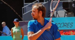 ATP – Madrid > Medvedev : « Il y a dix ans, des joueurs comme Zverev auraient probablement misé sur le service-volée. Un Opelka court moins bien qu&rsquo;Alcaraz et peut-être même moins bien que moi, mais il se défend bien aussi »