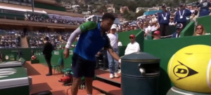 ATP – Monte Carlo > Arthur Fils craque face à Carlos Alcaraz et se débarrasse de sa raquette d&rsquo;une drôle de façon