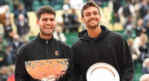 ATP – Monte Carlo > L&rsquo;immense hommage de Lorenzo Musetti à Alcaraz après sa défaite en finale : « Même s&rsquo;il est plus jeune que moi, Carlos est déjà une légende de ce sport. Et sur le court, on ressent parfois son aura »