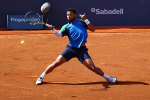 Arthur Fils balayé par Carlos Alcaraz en demi-finales de l&rsquo;ATP 500 de Barcelone